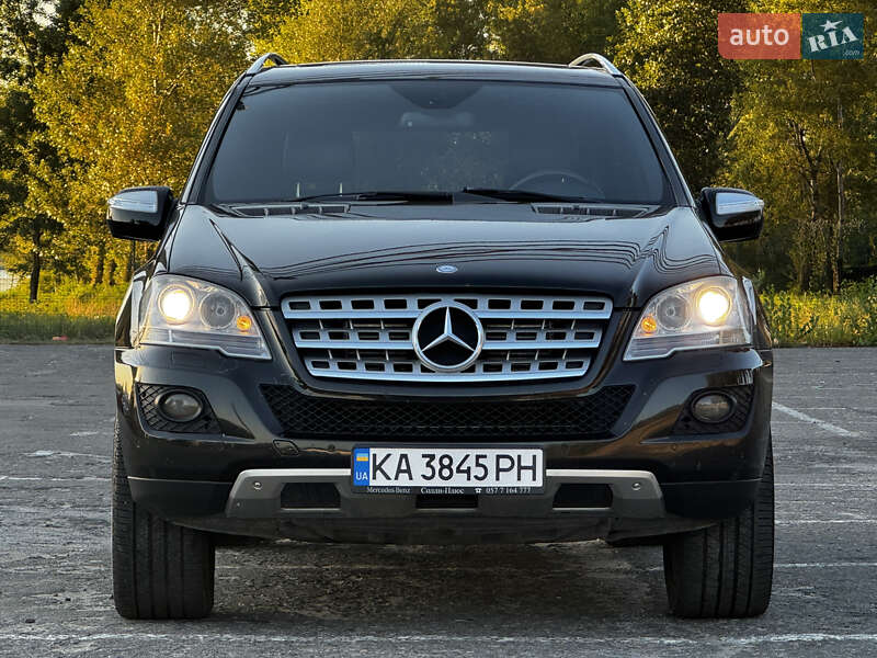 Внедорожник / Кроссовер Mercedes-Benz M-Class 2010 в Киеве