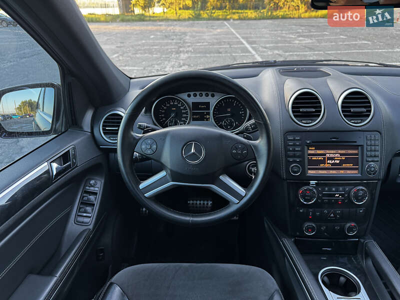 Внедорожник / Кроссовер Mercedes-Benz M-Class 2010 в Киеве