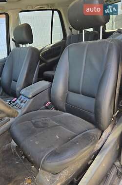 Позашляховик / Кросовер Mercedes-Benz M-Class 2001 в 