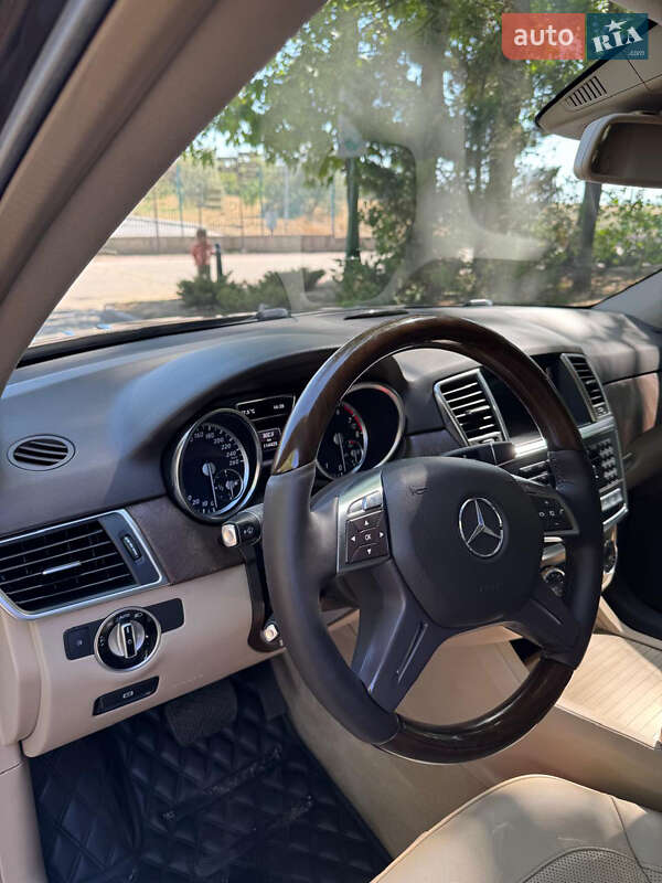Внедорожник / Кроссовер Mercedes-Benz M-Class 2013 в Одессе