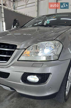Позашляховик / Кросовер Mercedes-Benz M-Class 2006 в 