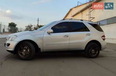 Внедорожник / Кроссовер Mercedes-Benz M-Class 2005 в 