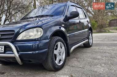 Внедорожник / Кроссовер Mercedes-Benz M-Class 1998 в 