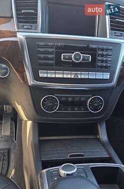 Позашляховик / Кросовер Mercedes-Benz M-Class 2011 в 