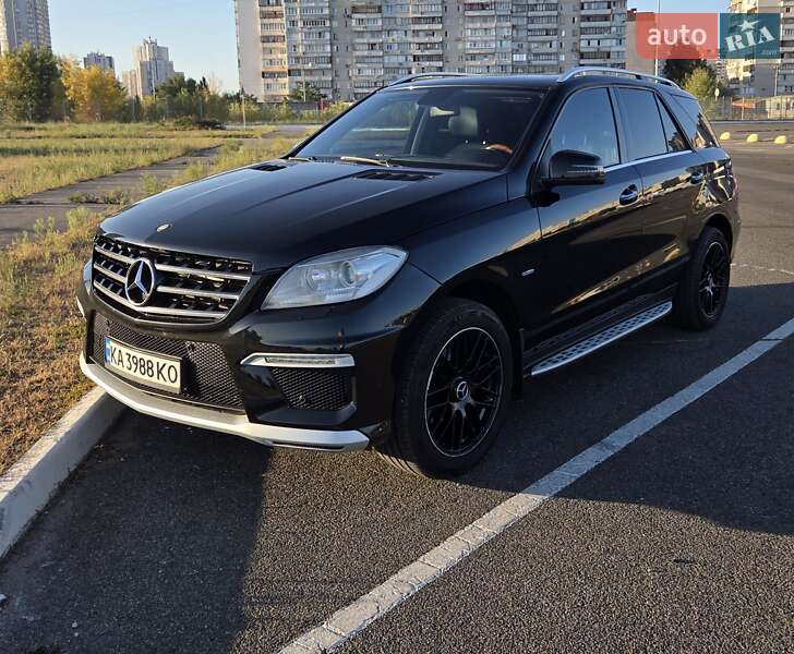 Позашляховик / Кросовер Mercedes-Benz M-Class 2011 в 