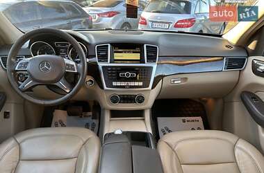 Внедорожник / Кроссовер Mercedes-Benz M-Class 2011 в 