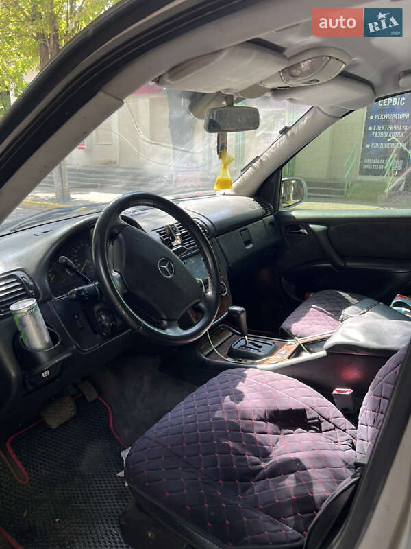 Внедорожник / Кроссовер Mercedes-Benz M-Class 2002 в Заставной