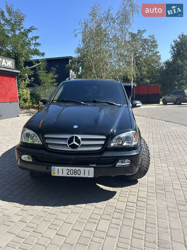 Внедорожник / Кроссовер Mercedes-Benz M-Class 2005 в 