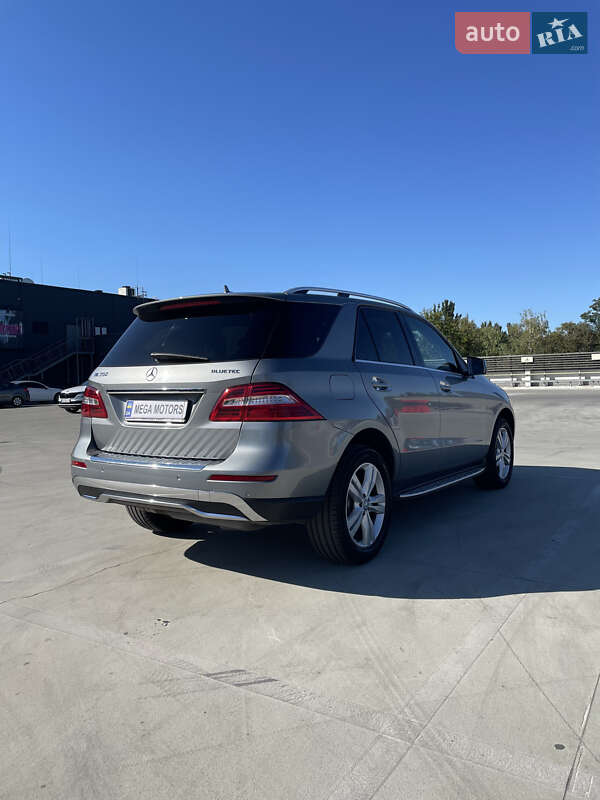 Внедорожник / Кроссовер Mercedes-Benz M-Class 2013 в Киеве