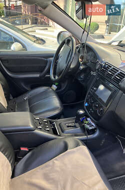 Внедорожник / Кроссовер Mercedes-Benz M-Class 2000 в 