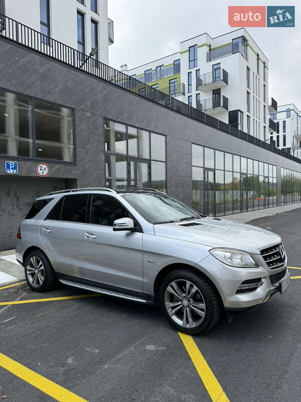 Внедорожник / Кроссовер Mercedes-Benz M-Class 2011 в Львове