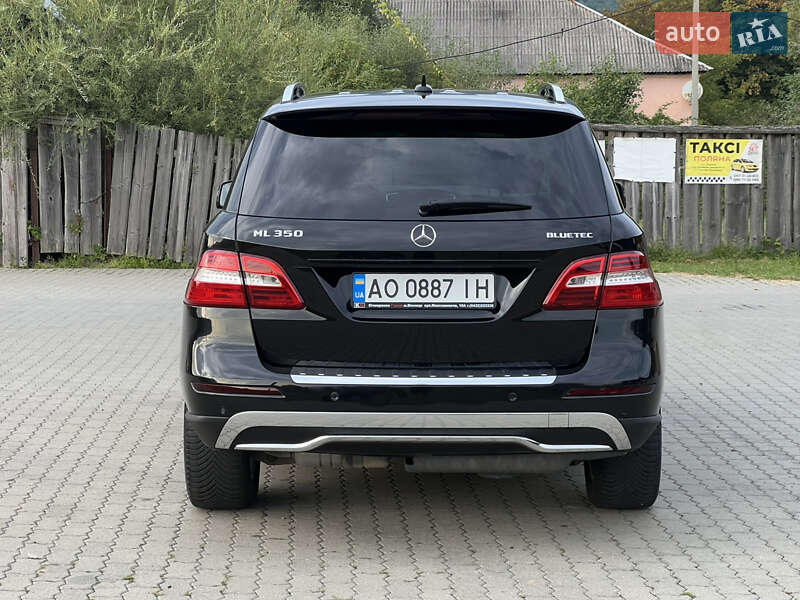 Внедорожник / Кроссовер Mercedes-Benz M-Class 2012 в Сваляве