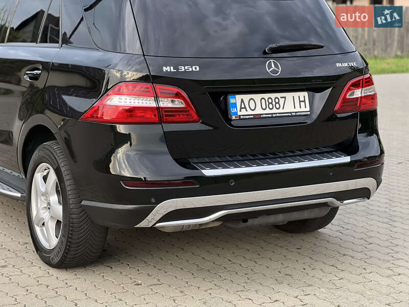 Внедорожник / Кроссовер Mercedes-Benz M-Class 2012 в Сваляве