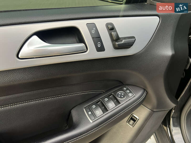 Внедорожник / Кроссовер Mercedes-Benz M-Class 2012 в Сваляве