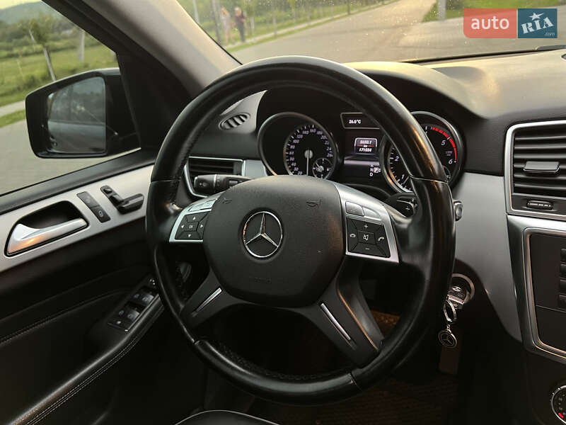 Внедорожник / Кроссовер Mercedes-Benz M-Class 2012 в Сваляве