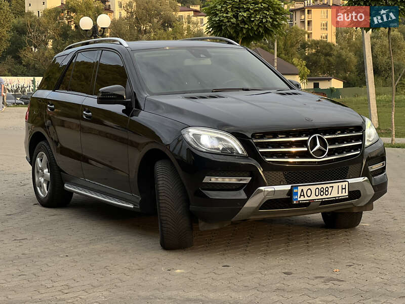 Внедорожник / Кроссовер Mercedes-Benz M-Class 2012 в Сваляве