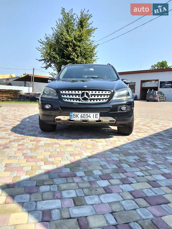 Внедорожник / Кроссовер Mercedes-Benz M-Class 2006 в Костополе