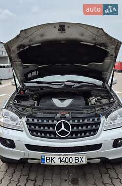 Внедорожник / Кроссовер Mercedes-Benz M-Class 2006 в 