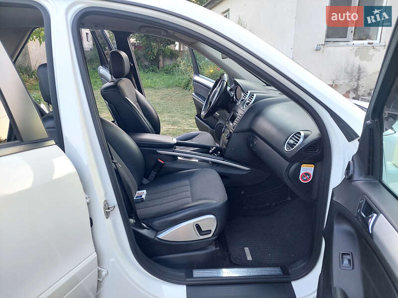 Внедорожник / Кроссовер Mercedes-Benz M-Class 2010 в Киеве