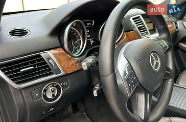 Позашляховик / Кросовер Mercedes-Benz M-Class 2012 в 