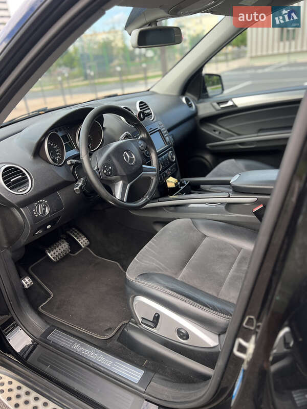 Позашляховик / Кросовер Mercedes-Benz M-Class 2010 в Києві