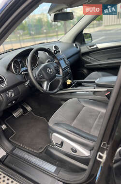 Позашляховик / Кросовер Mercedes-Benz M-Class 2010 в 