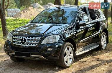 Внедорожник / Кроссовер Mercedes-Benz M-Class 2010 в Киеве