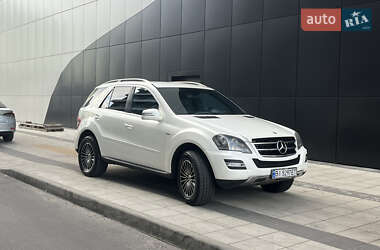 Внедорожник / Кроссовер Mercedes-Benz M-Class 2011 в 