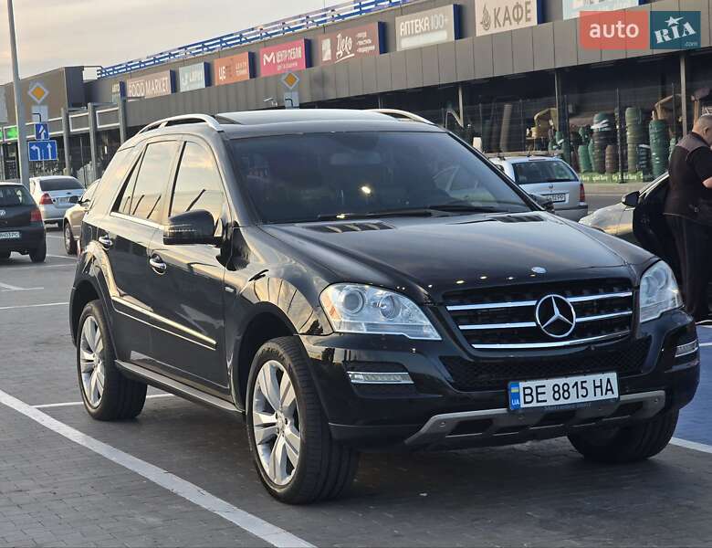 Mercedes-Benz M-Class 2010