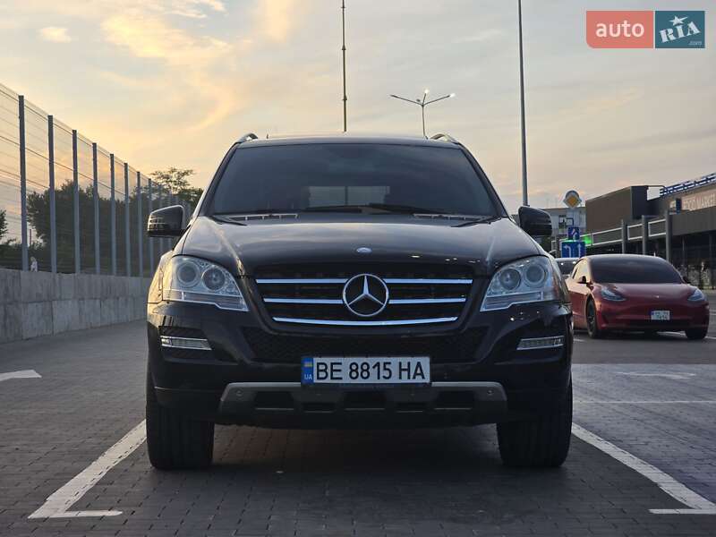 Позашляховик / Кросовер Mercedes-Benz M-Class 2010 в Первомайську