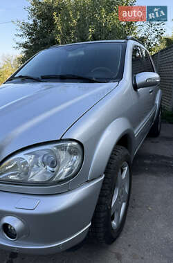 Позашляховик / Кросовер Mercedes-Benz M-Class 2004 в 