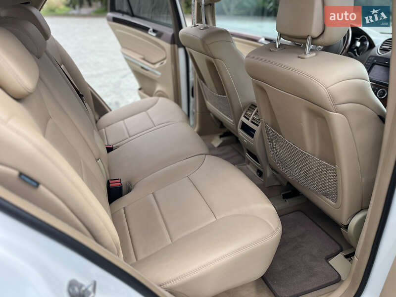 Внедорожник / Кроссовер Mercedes-Benz M-Class 2011 в Дубно