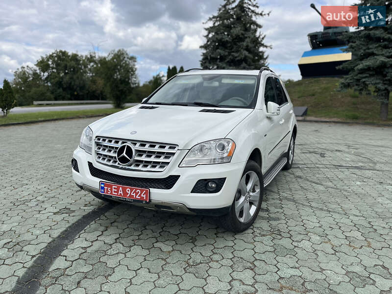 Позашляховик / Кросовер Mercedes-Benz M-Class 2011 в 