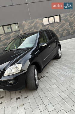 Внедорожник / Кроссовер Mercedes-Benz M-Class 2005 в 