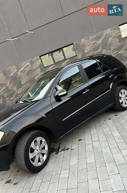 Внедорожник / Кроссовер Mercedes-Benz M-Class 2005 в 