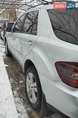 Внедорожник / Кроссовер Mercedes-Benz M-Class 2005 в 