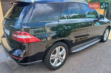 Позашляховик / Кросовер Mercedes-Benz M-Class 2014 в 