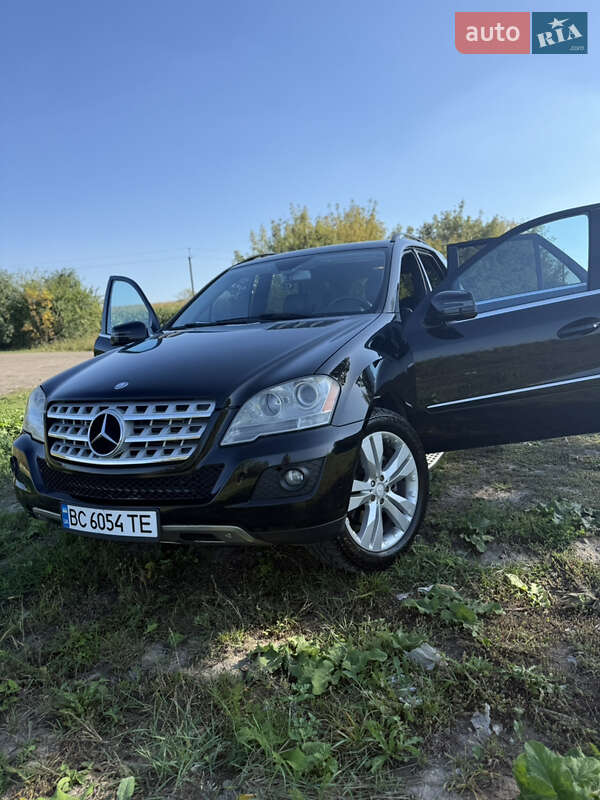 Внедорожник / Кроссовер Mercedes-Benz M-Class 2011 в Куликове