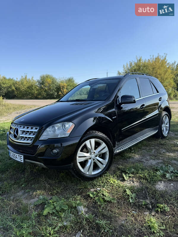 Внедорожник / Кроссовер Mercedes-Benz M-Class 2011 в Куликове