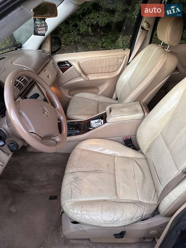 Внедорожник / Кроссовер Mercedes-Benz M-Class 2003 в Хмельницком