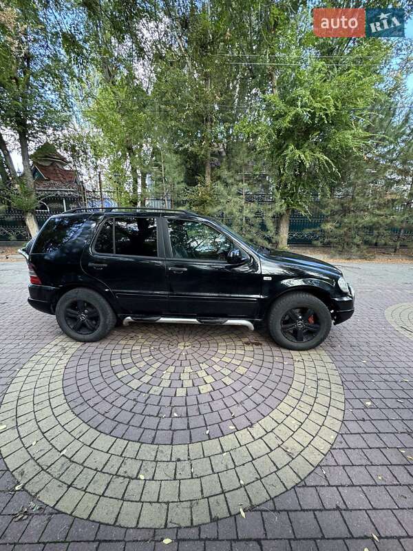 Позашляховик / Кросовер Mercedes-Benz M-Class 2000 в Запоріжжі