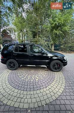 Внедорожник / Кроссовер Mercedes-Benz M-Class 2000 в 