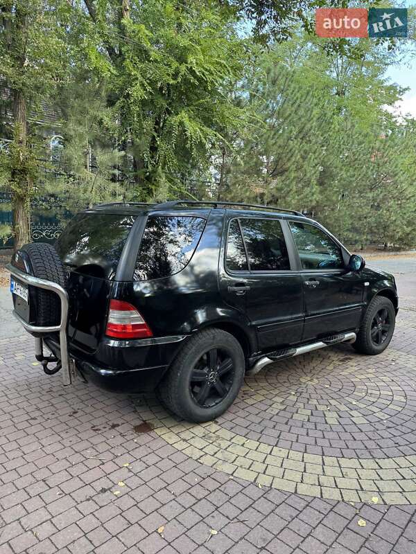 Позашляховик / Кросовер Mercedes-Benz M-Class 2000 в Запоріжжі