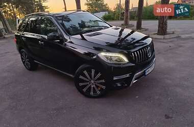 Позашляховик / Кросовер Mercedes-Benz M-Class 2014 в 