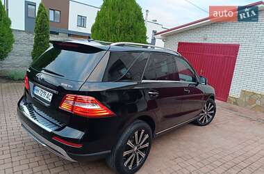 Позашляховик / Кросовер Mercedes-Benz M-Class 2014 в 