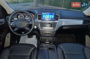 Позашляховик / Кросовер Mercedes-Benz M-Class 2014 в 
