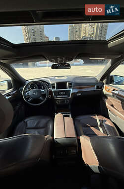 Позашляховик / Кросовер Mercedes-Benz M-Class 2013 в 