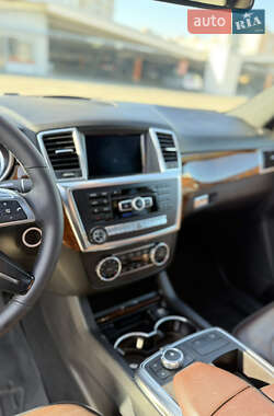 Позашляховик / Кросовер Mercedes-Benz M-Class 2013 в 