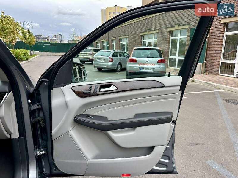 Внедорожник / Кроссовер Mercedes-Benz M-Class 2014 в Киеве