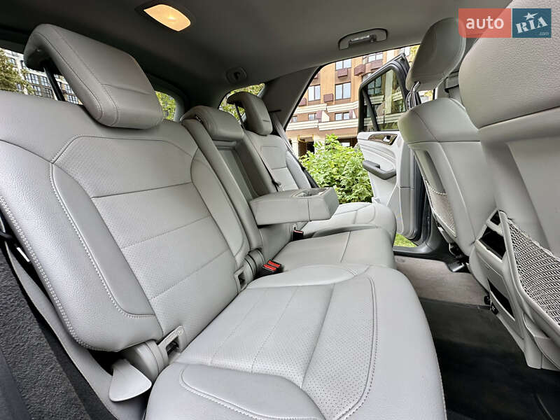 Внедорожник / Кроссовер Mercedes-Benz M-Class 2014 в Киеве